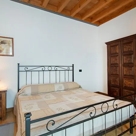 Bieno Sleeps 9 Pool Air Con Wifi Villa